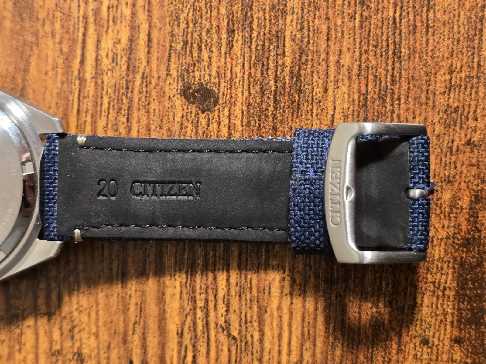 Stunning Blue Citizen Eco Drive Aw5000-16l Pilot Field Watch
