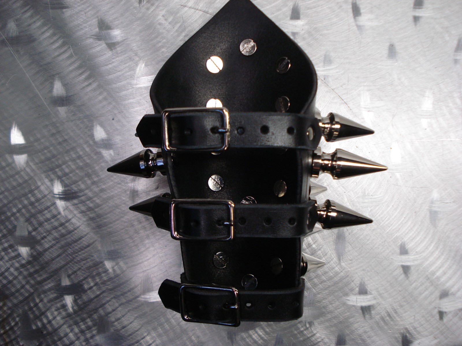 LEATHER GIANT SPIKED GAUNTLET. BLACK METAL… (MDLG0319)….. TEITAN BLOOD