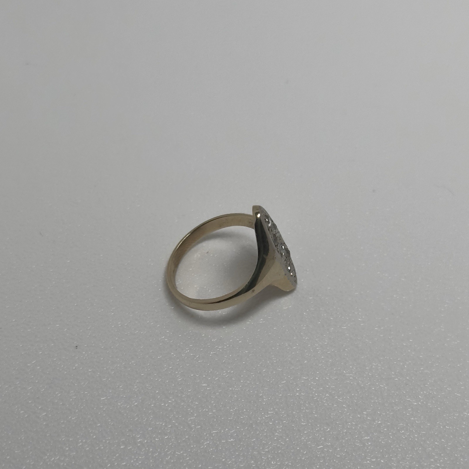 10kt Yellow Antique Ring with 0.32 ctw 7 old cut diamnonds, size 4 1/2, 3 Grams