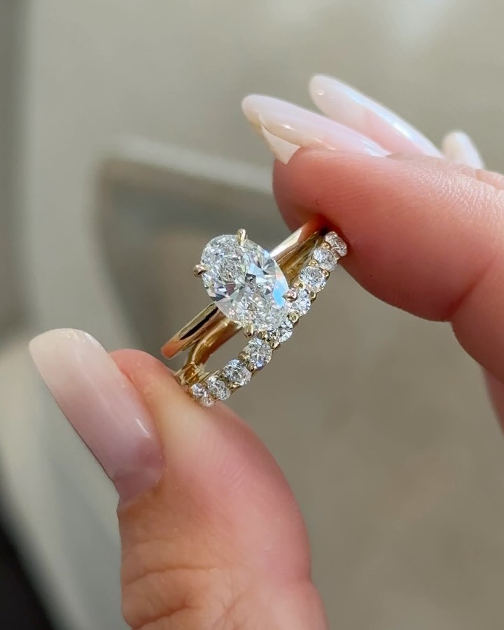 3.33 Ct Oval Cut Lab Grown Diamond Ring & Round Cut Diamomd Band 14K Yellow Gold