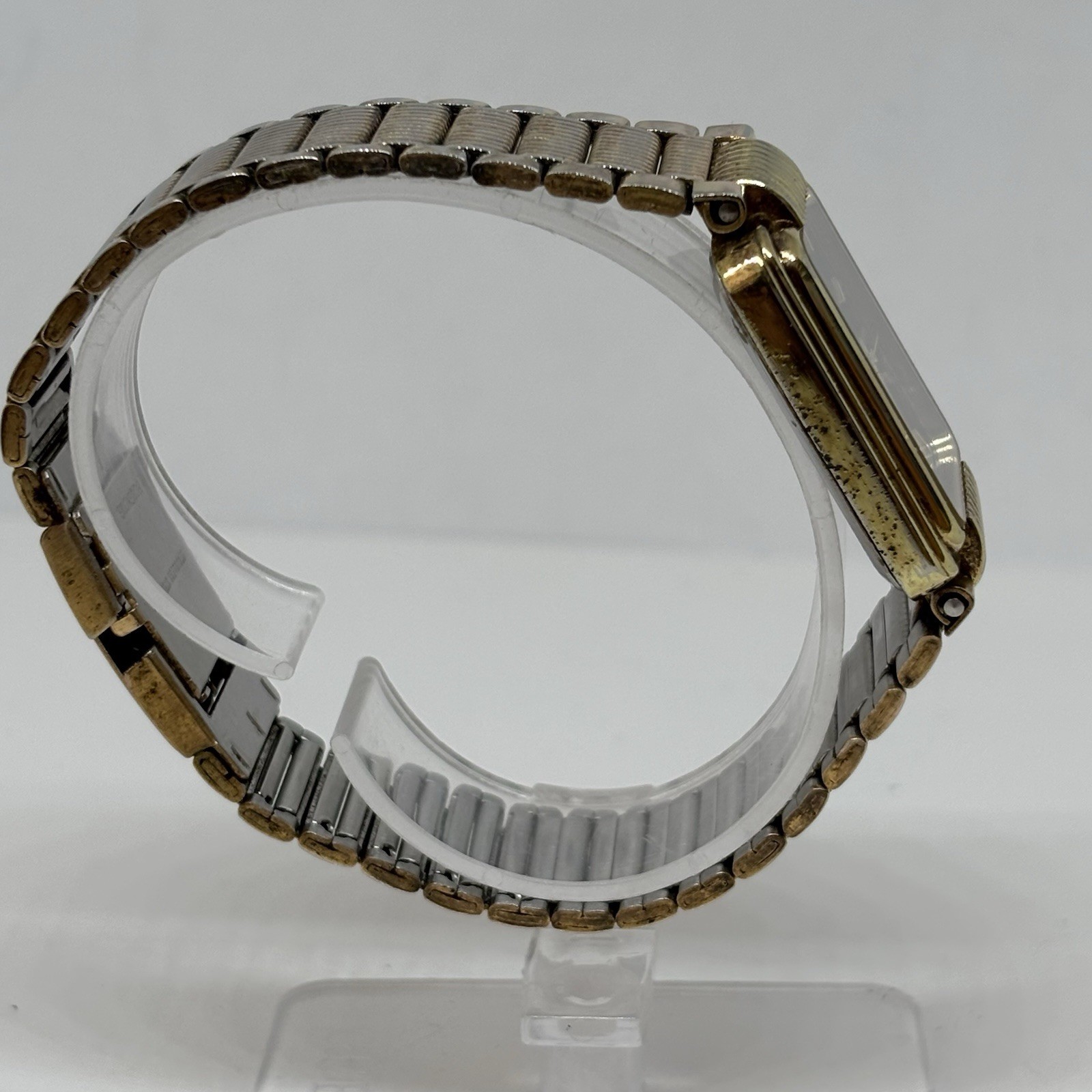 Benrus Diamond Quartz Tank Watch Gold Tone New Battery 28mm Please Read