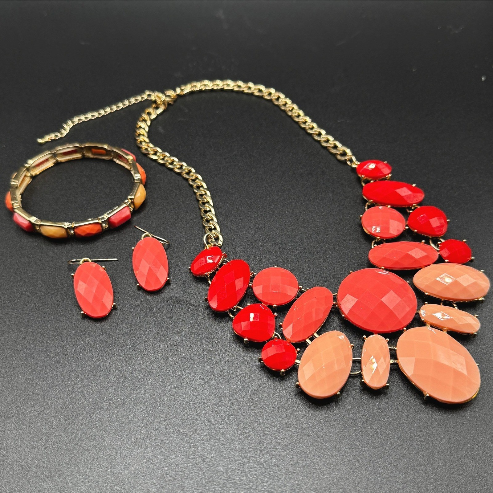 Chico’s Coral Red Statement Necklace Bracelet Earring Set Gold Tone Faceted Bold