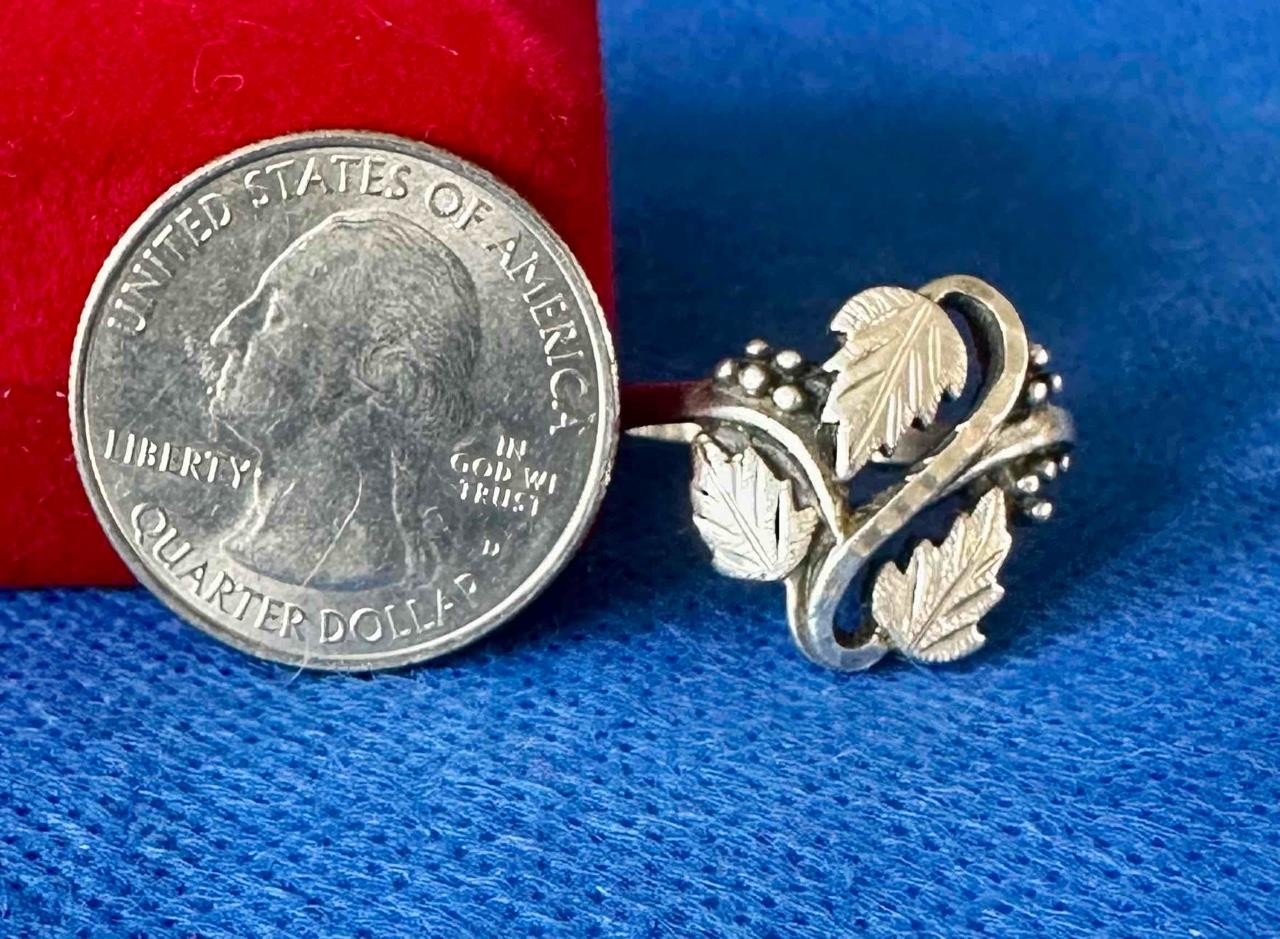 Wheeler Manufacturing Co Sterling Silver Leaf & Grape Decorated Ring Size 9.5