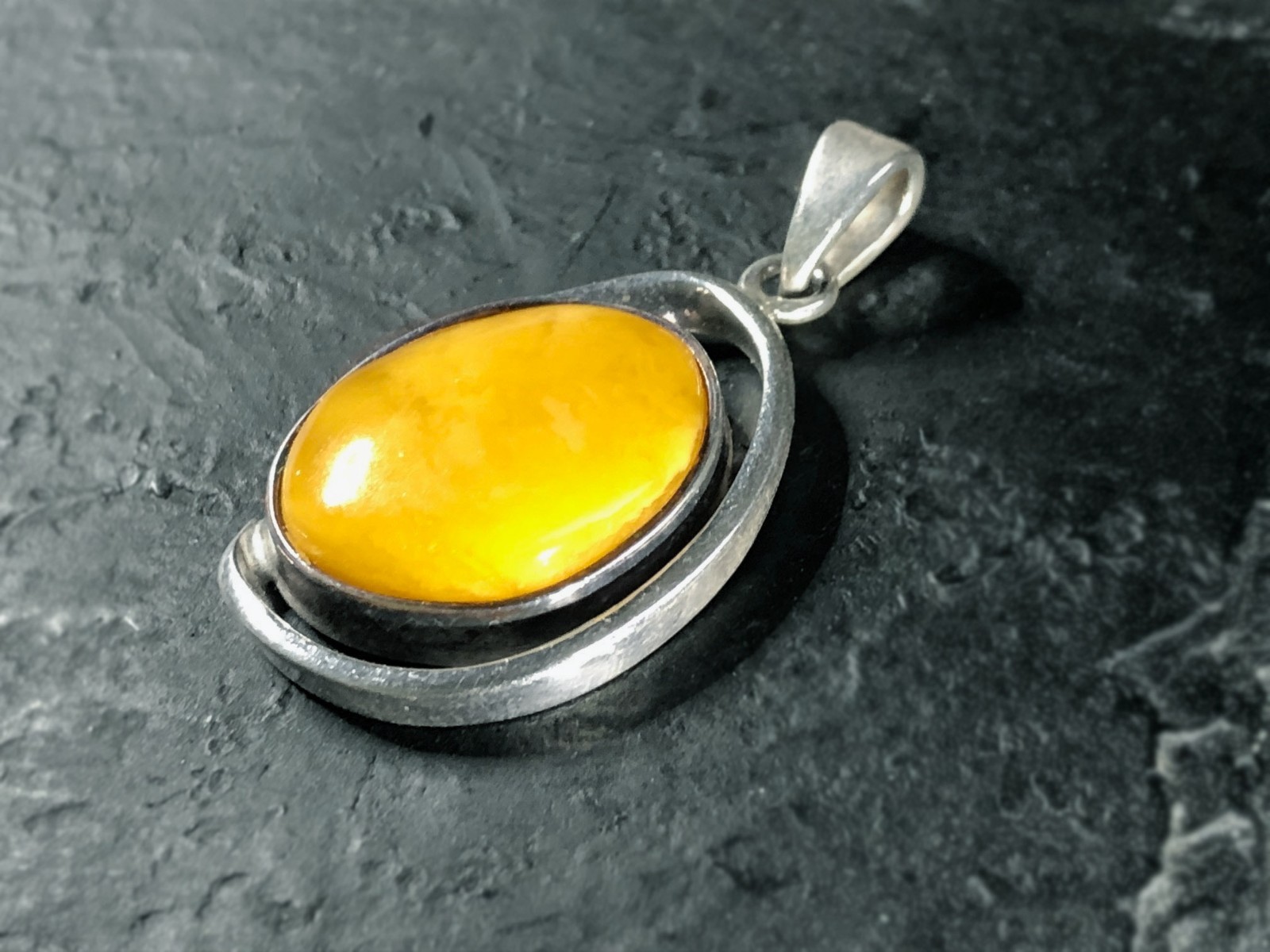 Vintage Natural EGG YOLK BUTTERSCOTCH BALTIC AMBER Sterling Silver Pendant