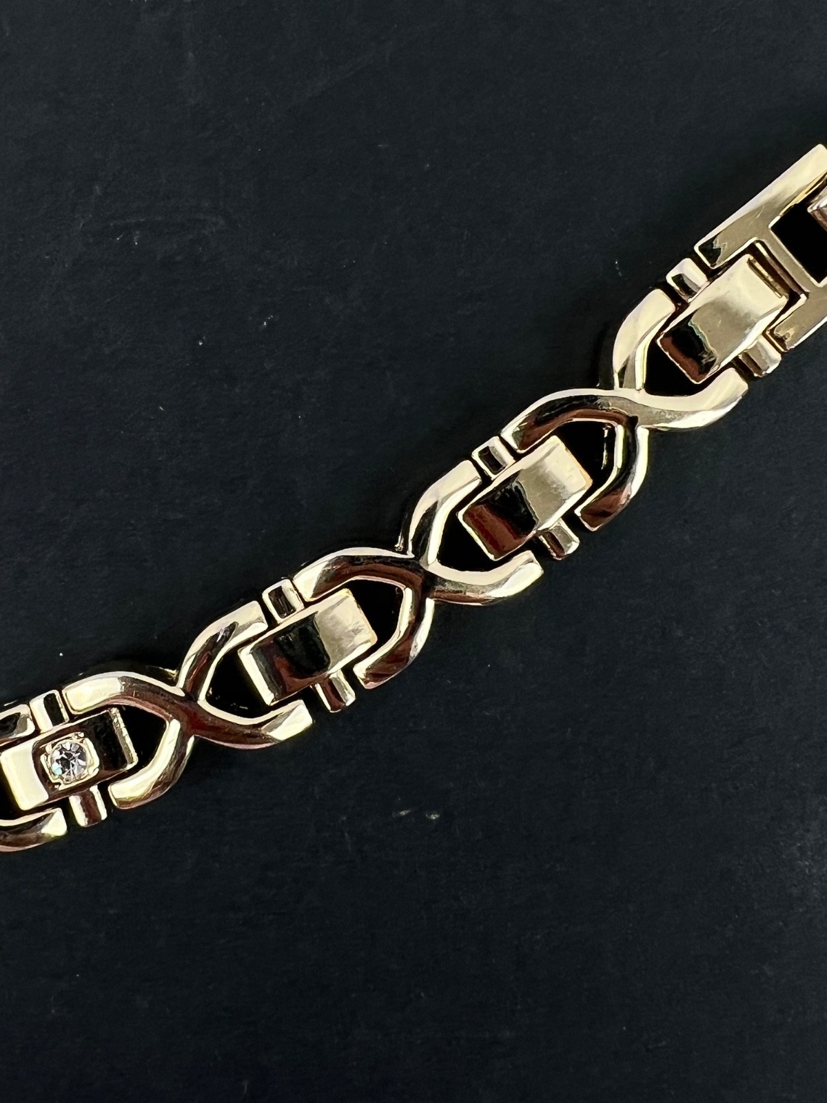 Fashion Gold Tone Rhinestone Link Bracelet 7.5″ Length Fold Over Clasp