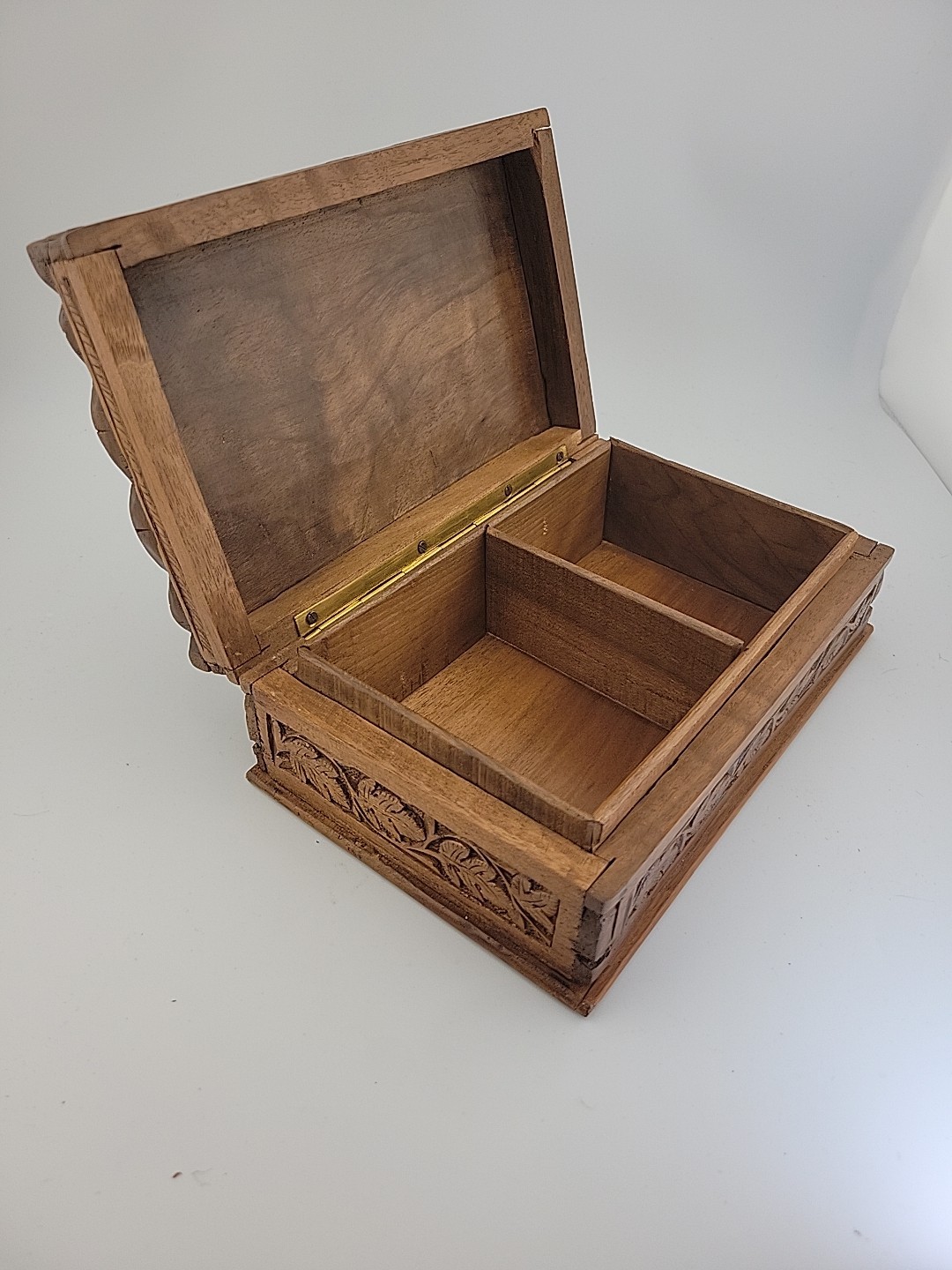 Hand Carved Kashmiri Walnut Wood Jewelry Box with Removeable Tray Signed 8.5×5.5