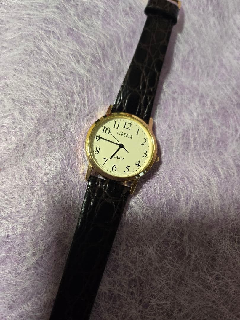 Four watches, including some junk items: SEIKO, GALAXY, Courreges, etc.