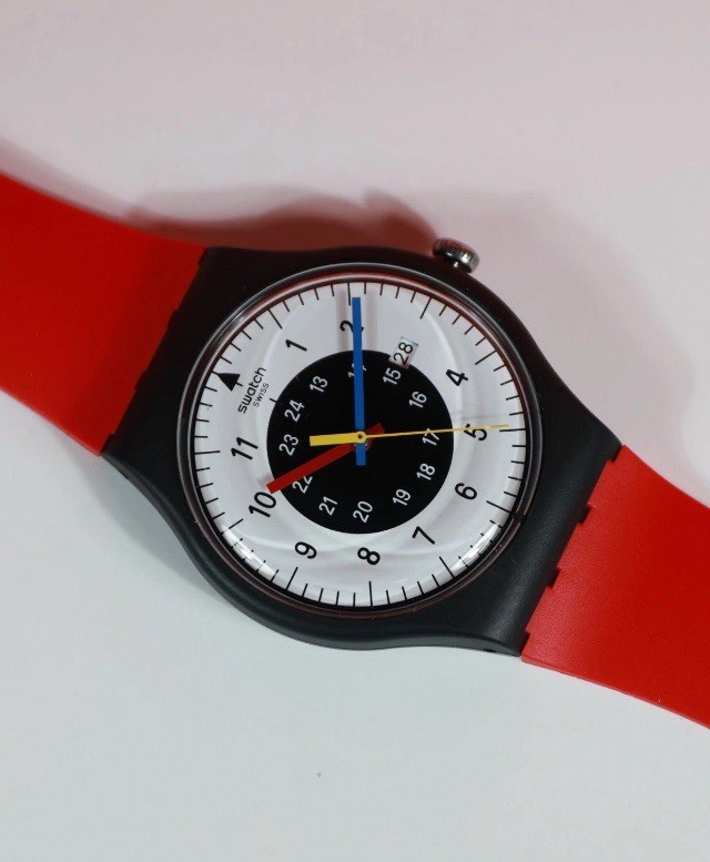 Limited Edition Swatch Originals Rouge & Noir “Back To 1984”Reloaded 41mm NEW