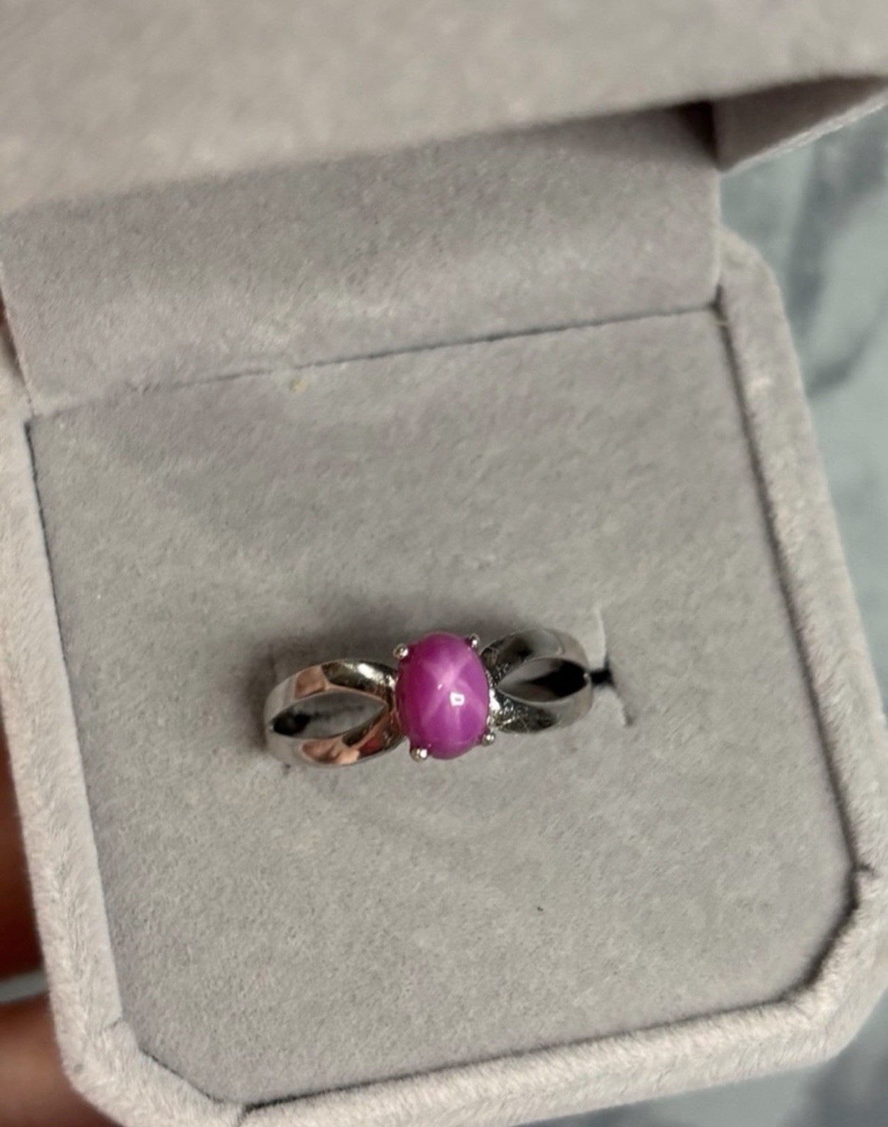 Stunning Ruby Star Sapphire 7x5mm Oval Cabochon 925 Sterling silver Ring size 6