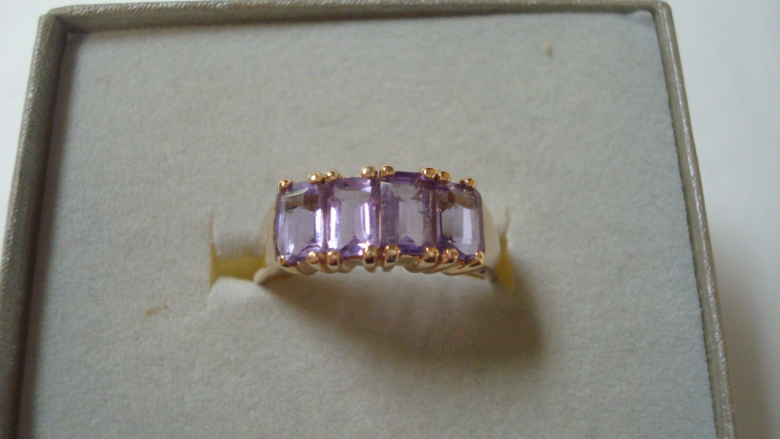 14K yg 4-Across Amethyst Ring – 3.5 Grams – Sz. 8.75 – 1.5ctw. Approx (#BBg4)