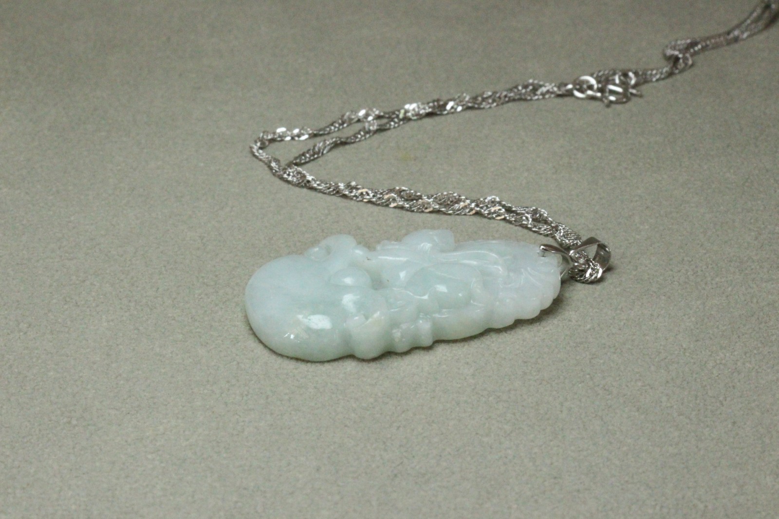 Natural White green A Jadeite jade Hand-Carved Rabbit (Chinese Zodiac) Pendant