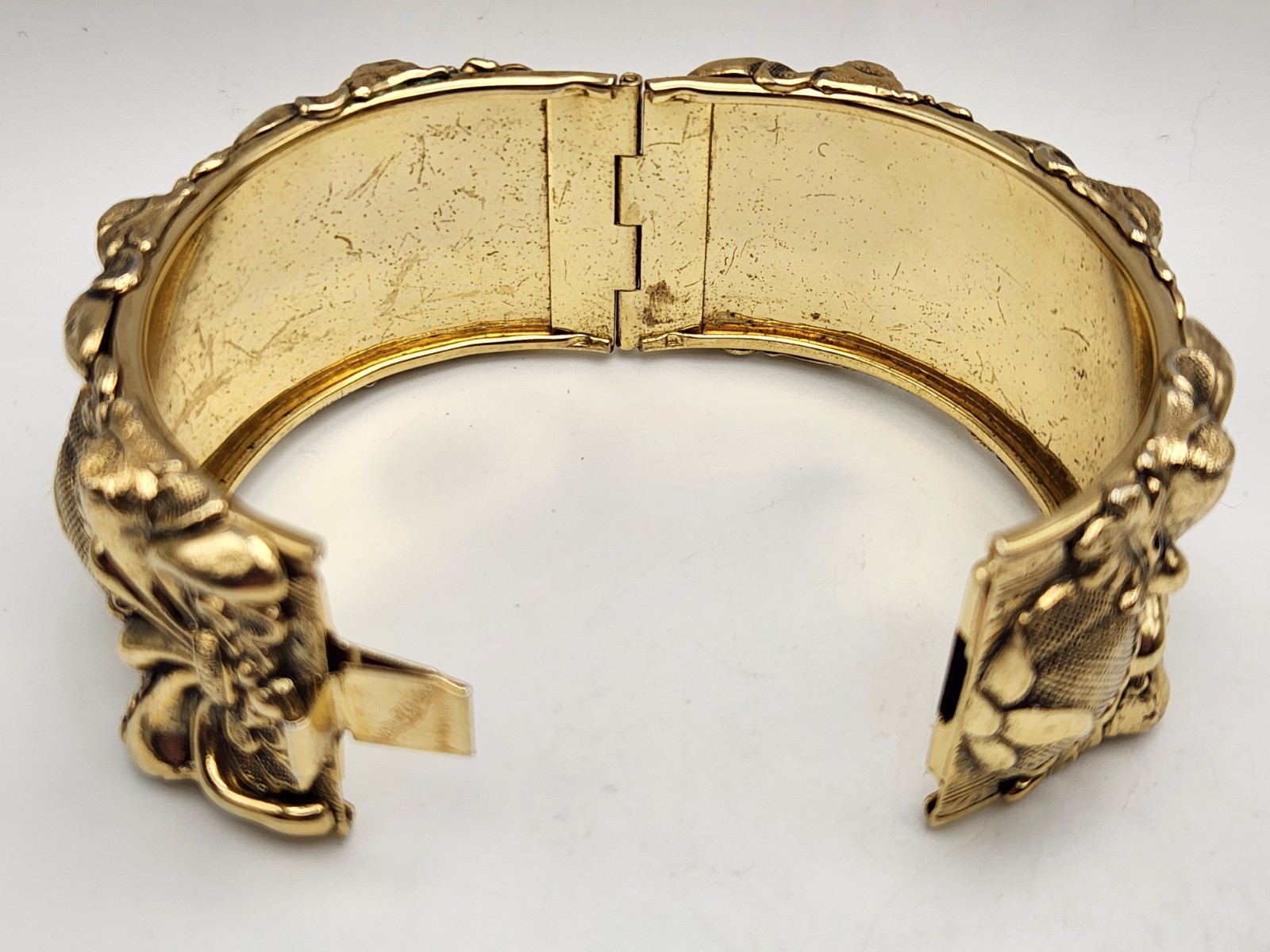 Whiting & Davis Signed Vintage Ornate Bangle Bracelet Hinged Gold Tone Push Lock