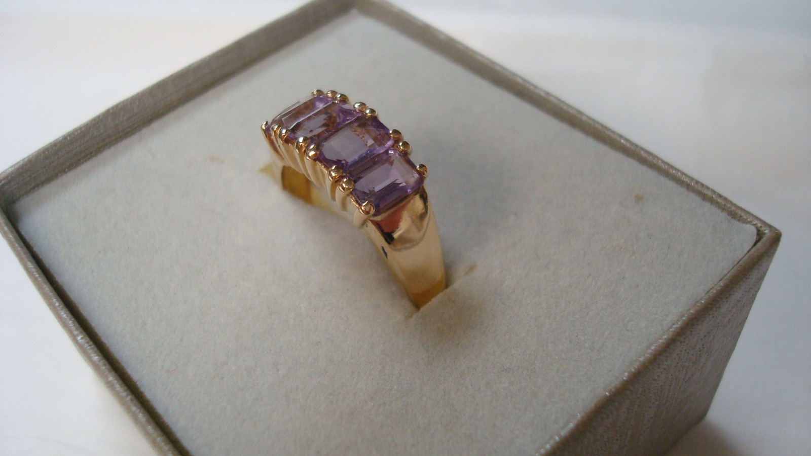 14K yg 4-Across Amethyst Ring – 3.5 Grams – Sz. 8.75 – 1.5ctw. Approx (#BBg4)