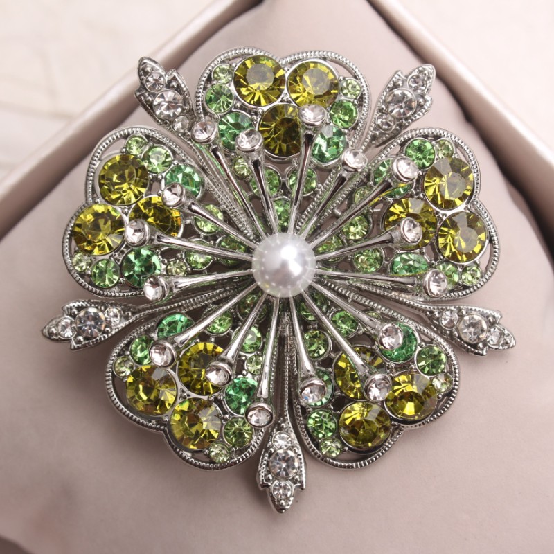 Vintage Floral Brooch with Green Rhinestones & Pearl: Retro Jewelry Accessory