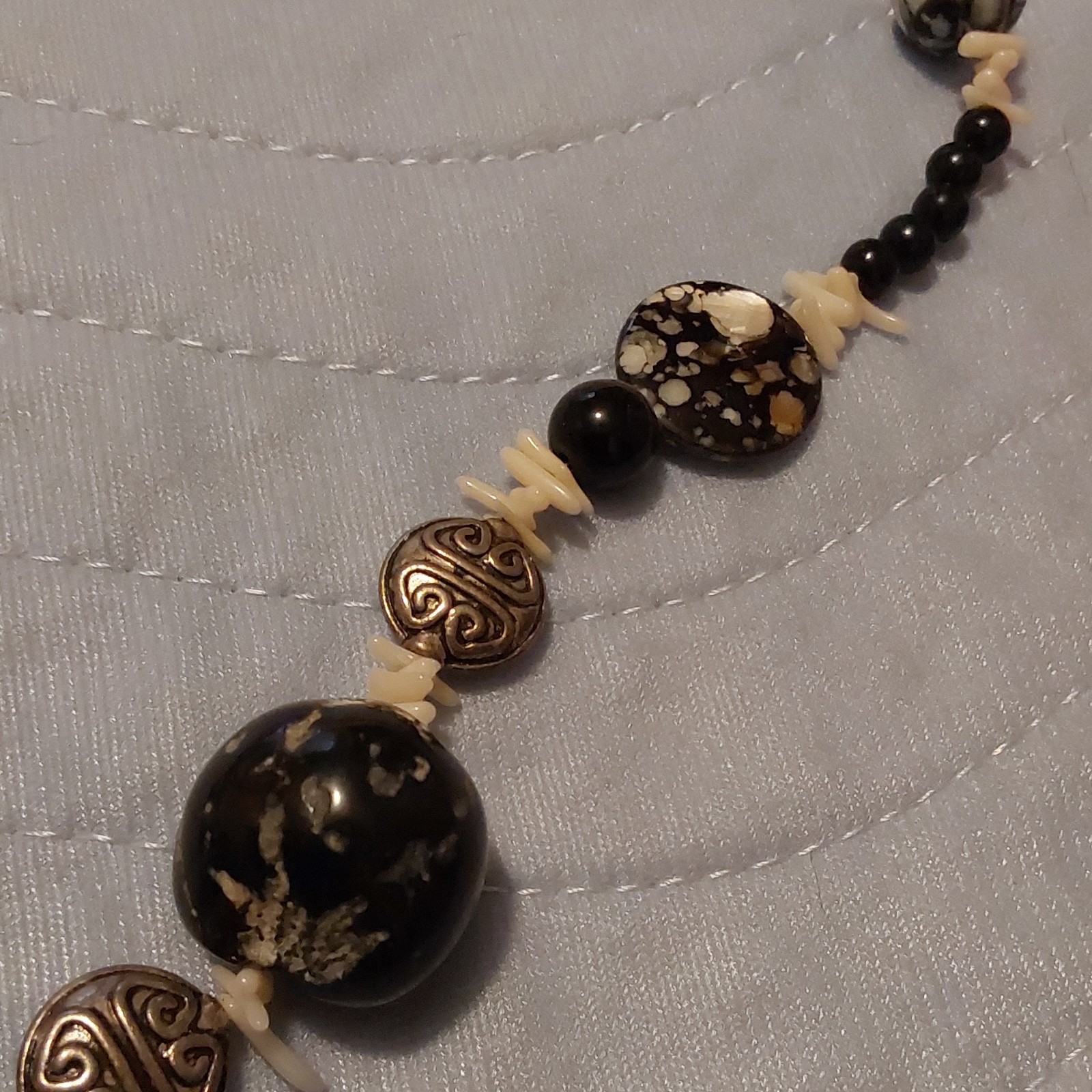 Black Cream Beaded Necklace Flower Charm Toggle Clasp Ball/Bead Metal Plastic
