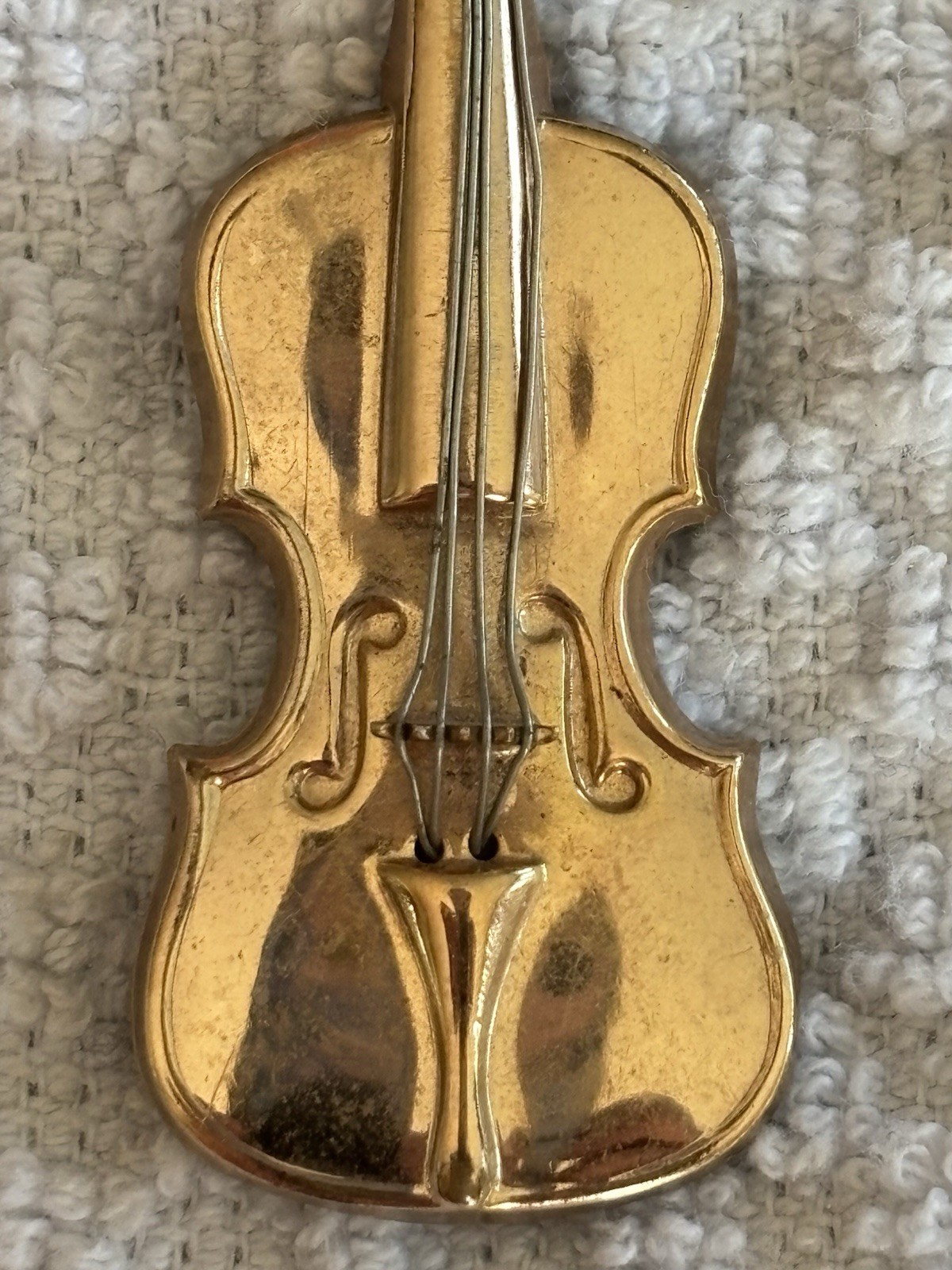 Vintage Gold Tone Violin Brooch Pin 3D String Detail Musical Instrument