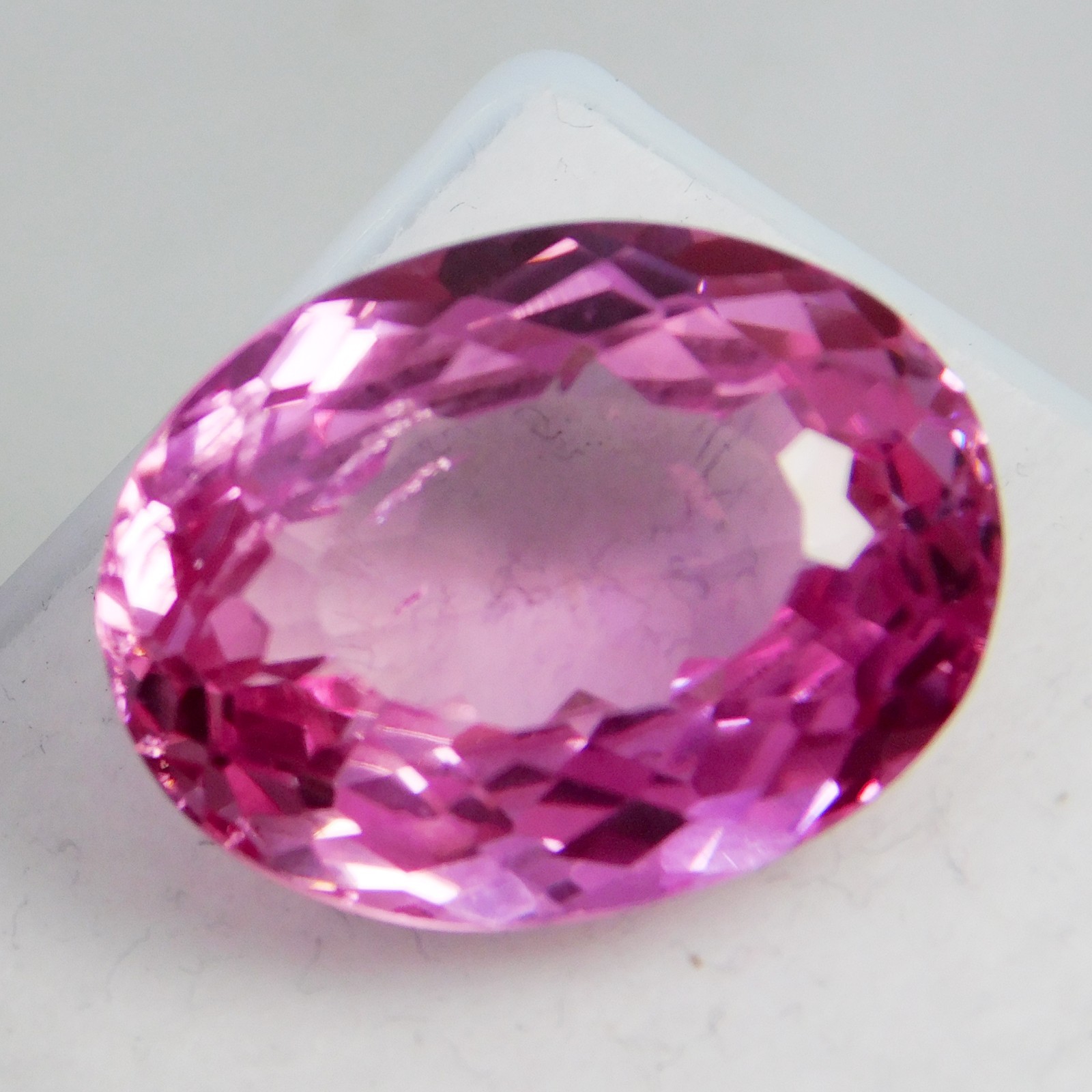 IGL CERTIFIED 18.70 ct IF Oval Natural Vivid Pink Sapphire – Unheated Gemstone