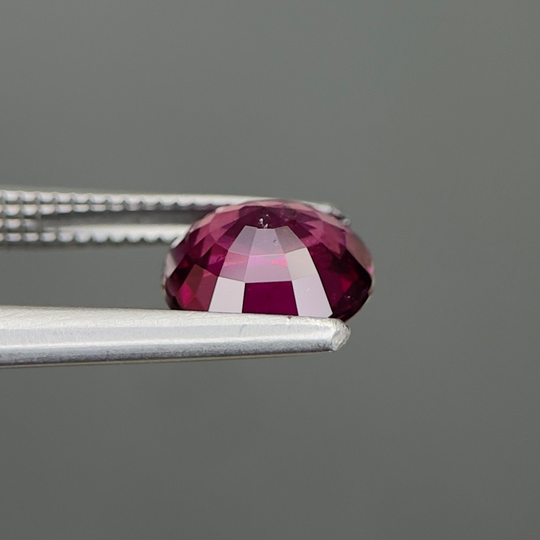 Natural Rhodolite 1.65 ct / Madagascar