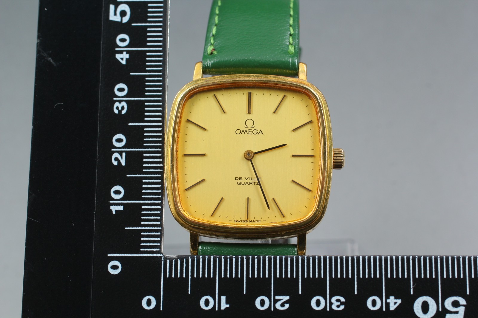 Vintage 1978 Near MINT OMEGA De Ville Cal.1330 31mm Gold Square Qz Men’s Watch