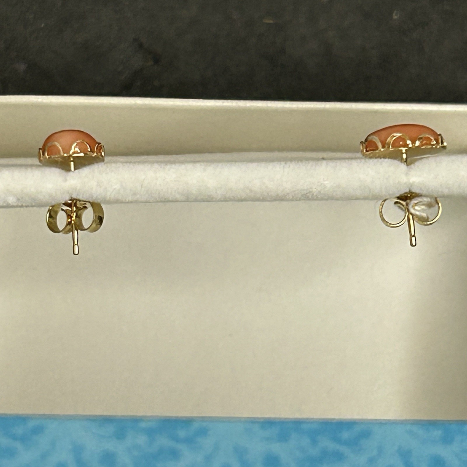 Maui Divers Jewelry of Hawaii 14k Gold Orange Coral Oval Stud Earrings Aloha