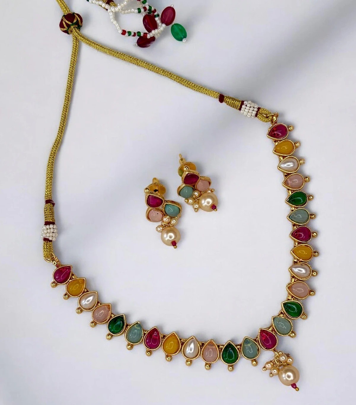 Mother of Pearl, Alloy Gold-plated Multicolor Jewel Set (Pack of 1)