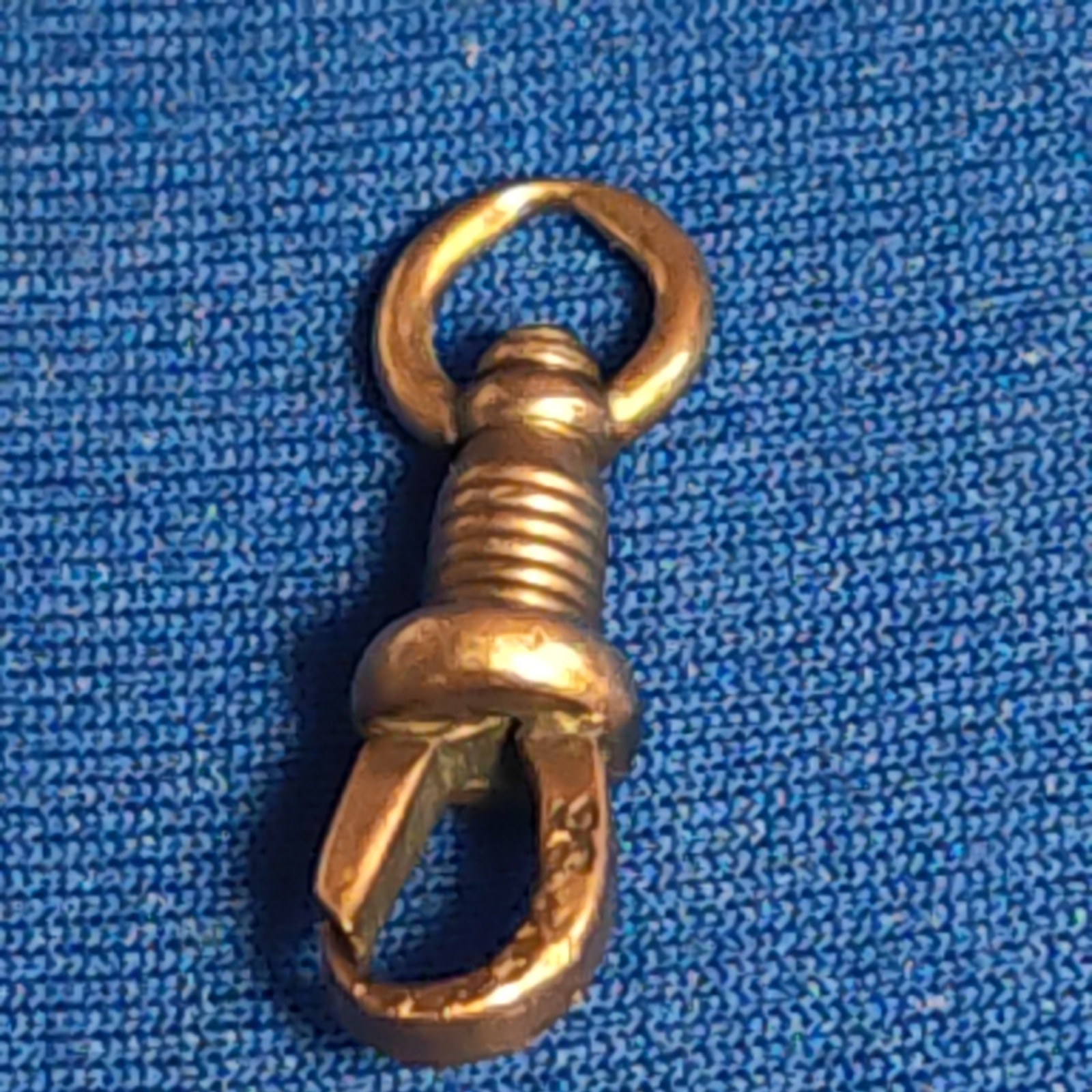 Hallmarked 9ct Yellow Gold Dog Clip In Working Order 1.5g