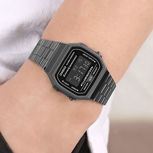Casio A168WGG-1B Vintage Fashion Electronic Metal Watch New Original