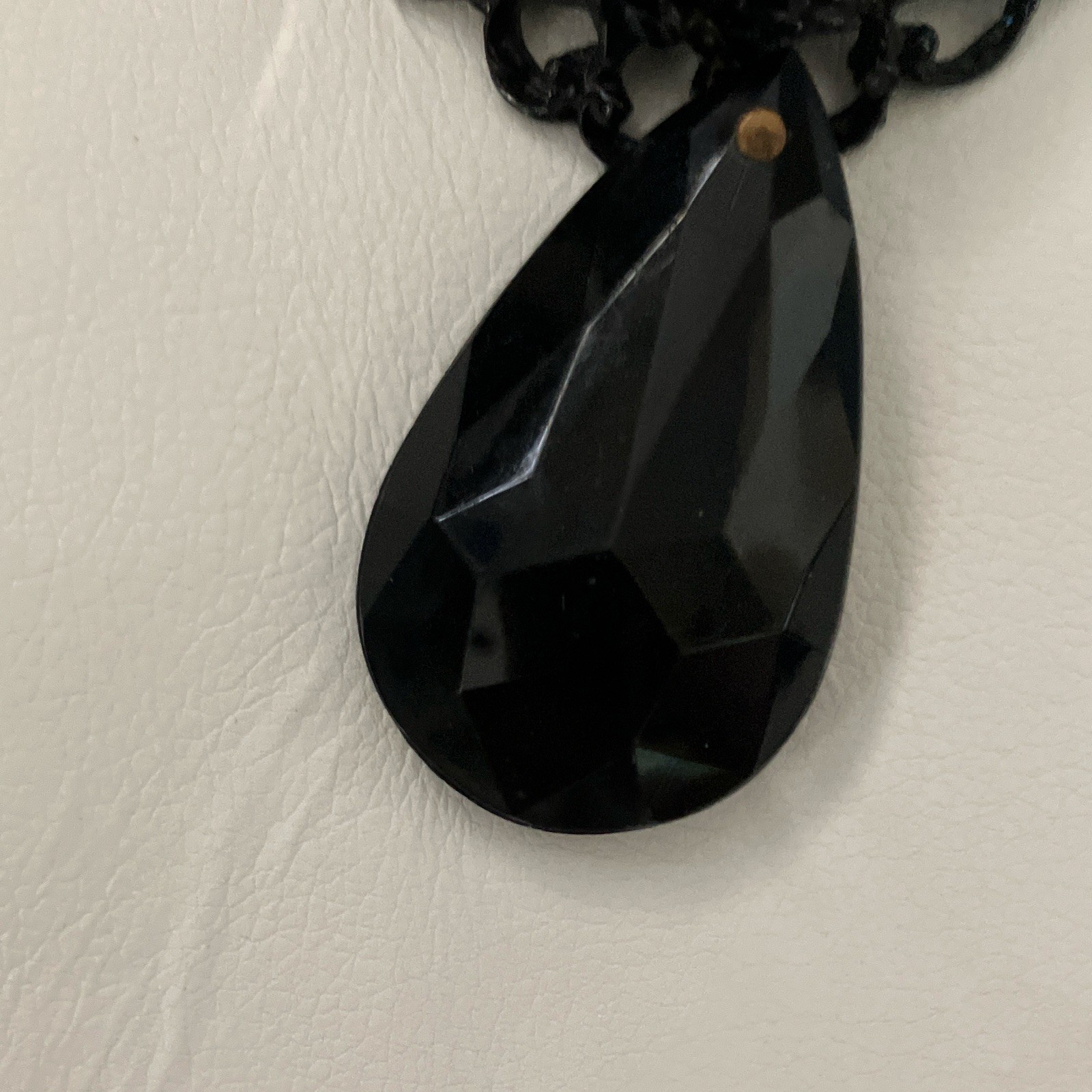 Black Oval Cabochon Teardrop Dangle Brooch Pin, jet black,Metal/pendent.
