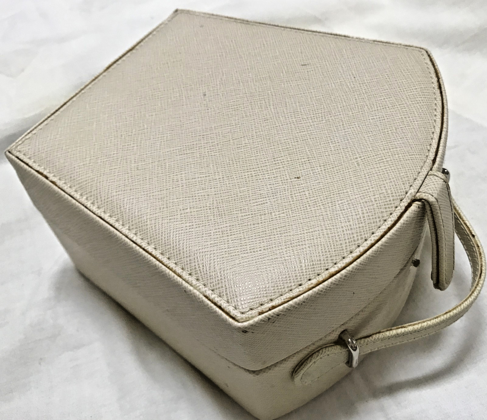 VINTAGE COMPACT JEWELLERY CARRY CASE