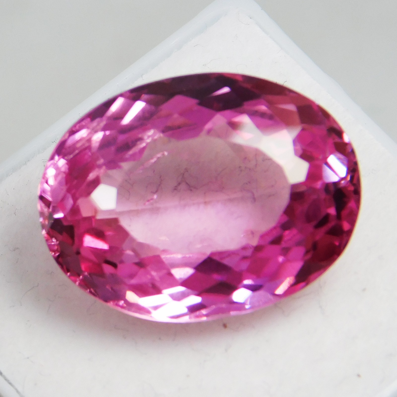 IGL CERTIFIED 18.70 ct IF Oval Natural Vivid Pink Sapphire – Unheated Gemstone