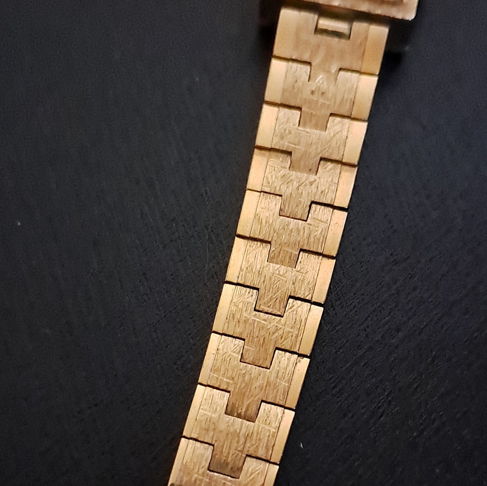 Westclox 17-Jewel Manual Wind Dress Square Tank Watch Gold Bracelet Gold Dial