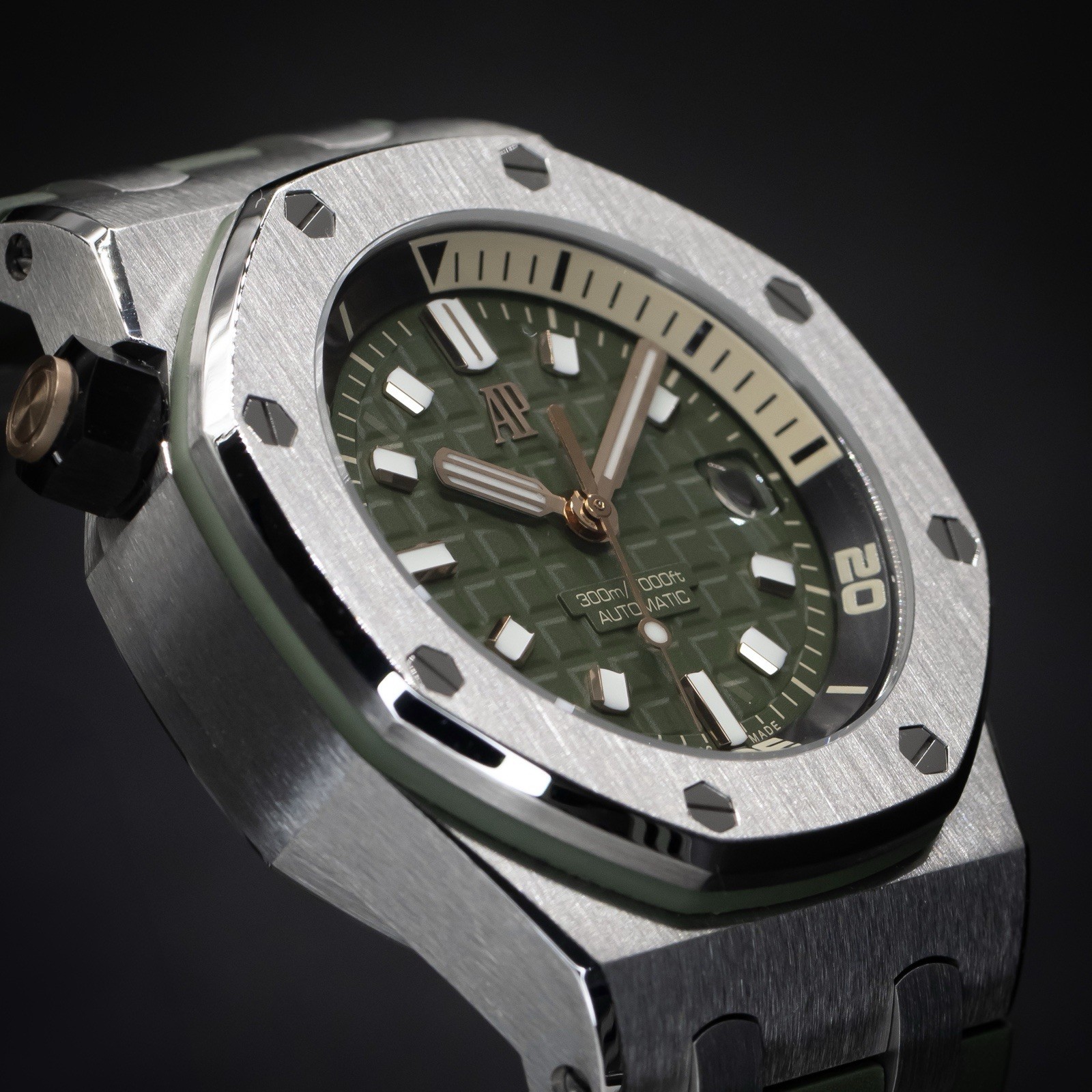 AUDEMARS PIGUET Royal Oak Offshore “Khaki” Diver 42 | Ref. 15720ST | Full Set