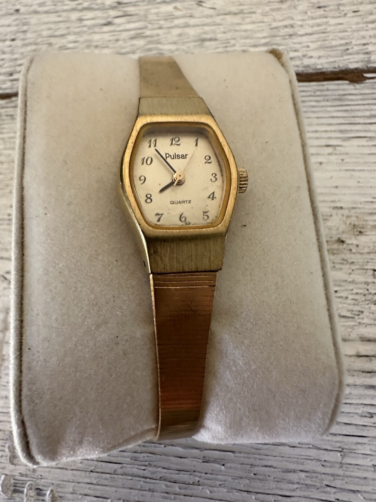 Vintage Ladies Pulsar Quartz Watch Y890-5439 13x15mm Face Needs Battery