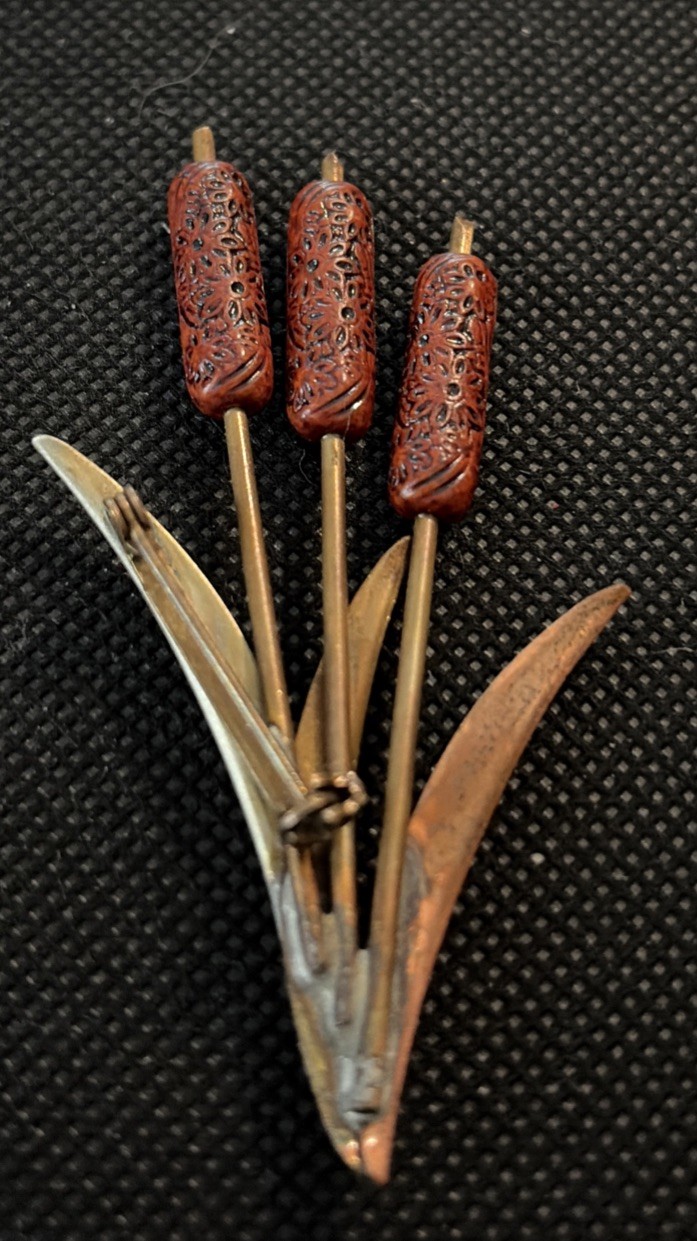 Vintage 3″ Reed Cattail Plant Tri-Gold Tone Lapel Pin / Brooch (3 Reeds)