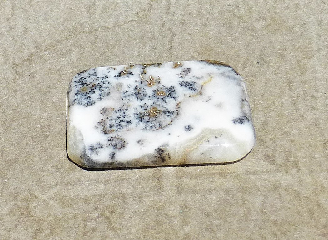 NATURAL manganese dendrites in calcite cabochon from California (30.70 cts.)