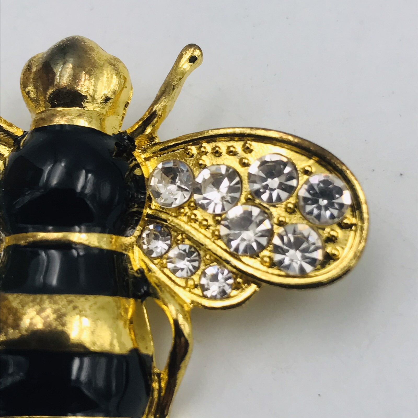 New Izzy & Liv Bumble Bee Brooch Pin Rumble With The Bee w/ Pouch 1.5″ x 2″