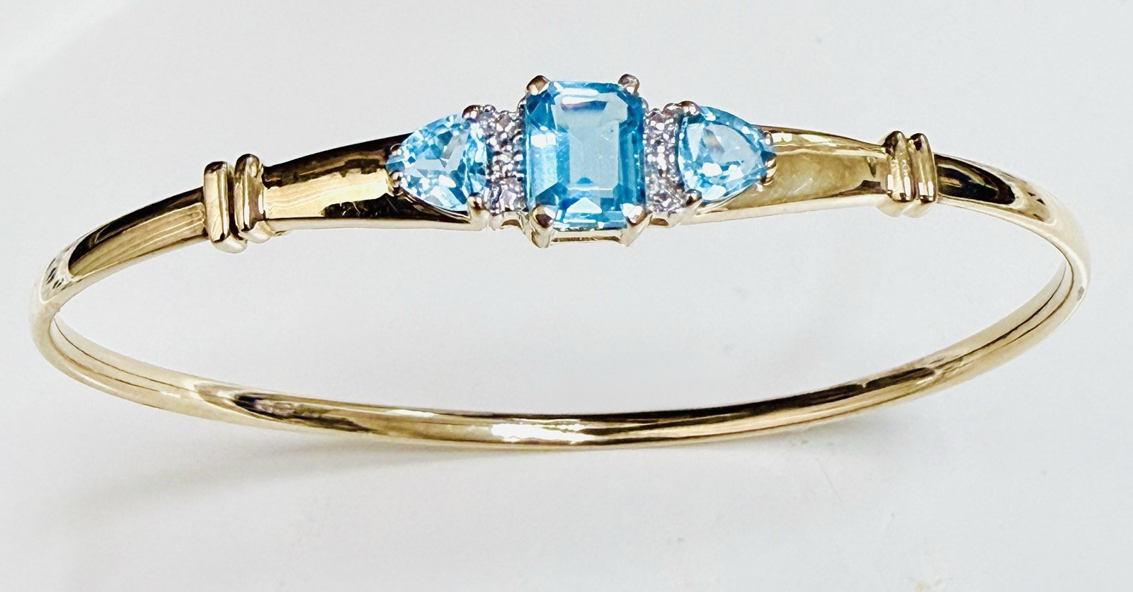 10K Solid Yellow Gold Bracelet With Blue Gem & Diamonds ~ 7 inches ~ 6 Grams.