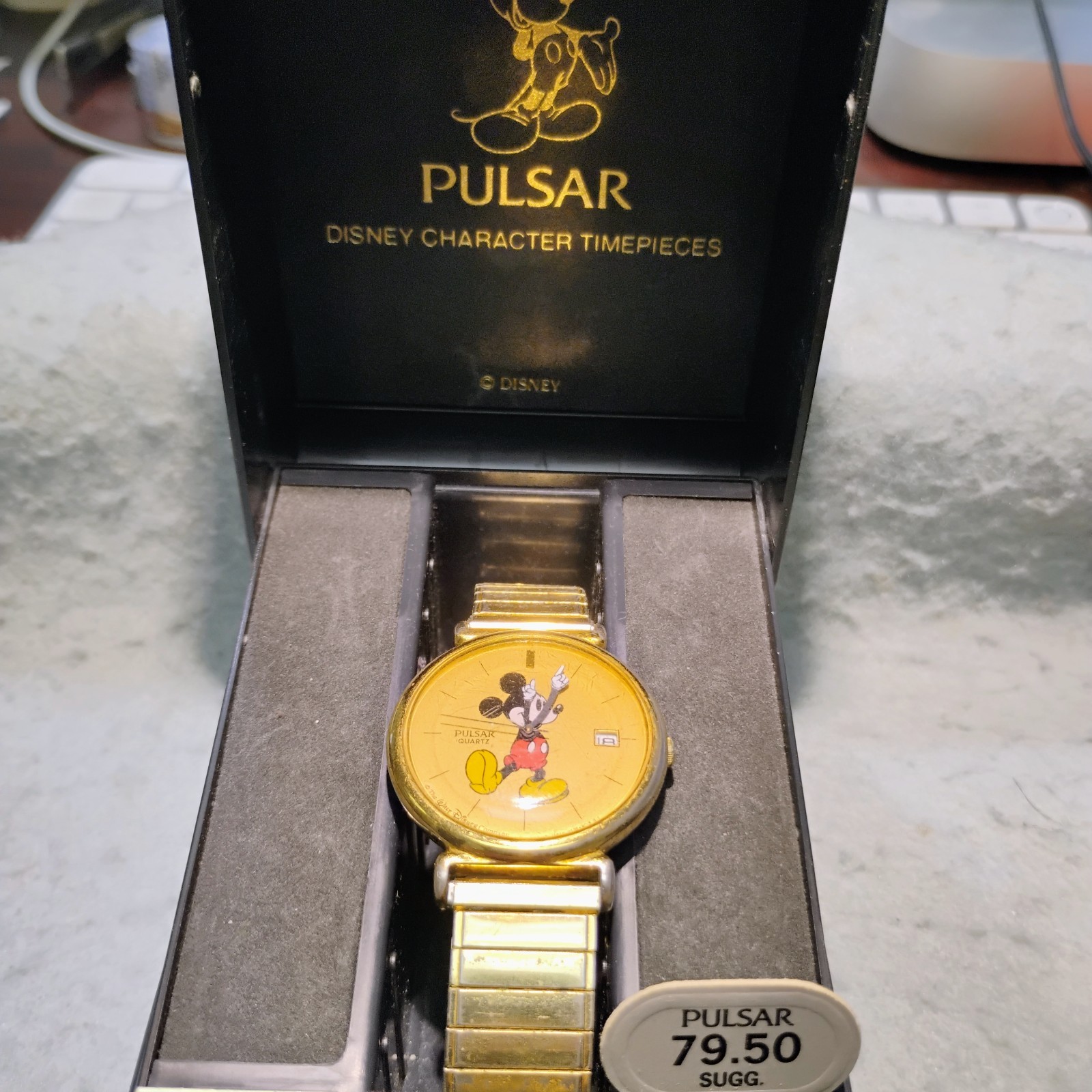 PULSAR ~ DISNEY MICKEY ~ V537-8A30 ~ IN ORIGINAL DISPLAY WITH ORIGINAL TAG