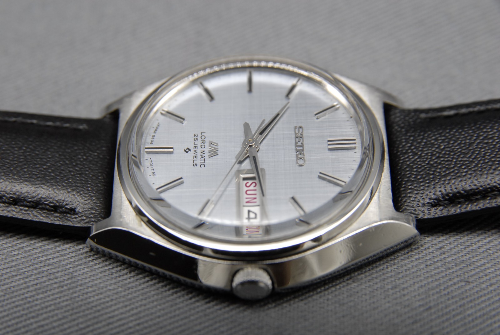 Vintage 1969 [N MINT] SEIKO Lord Matic 5606-7010 35mm Blue Day/Date AT Men Watch