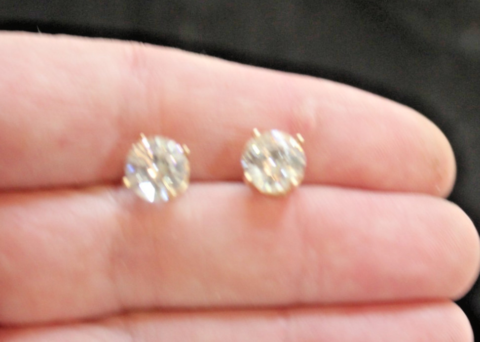 Large 14K Solid Yellow Gold 8mm Round CZ Cubic Zirconia Stud Earrings 2.4 grams