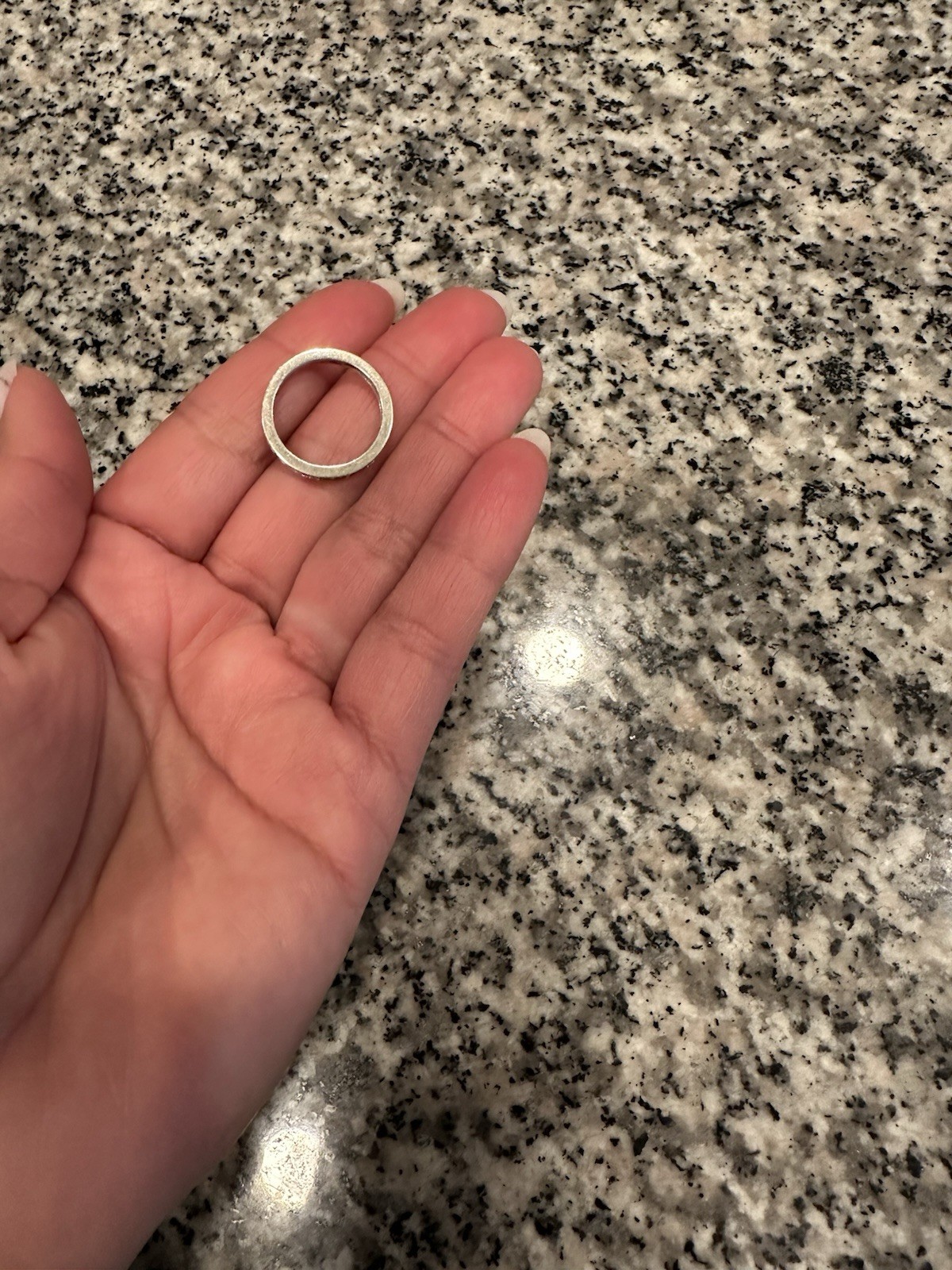 14K White Gold Diamond Band Ring – Size 6 – Elegant & Timeless