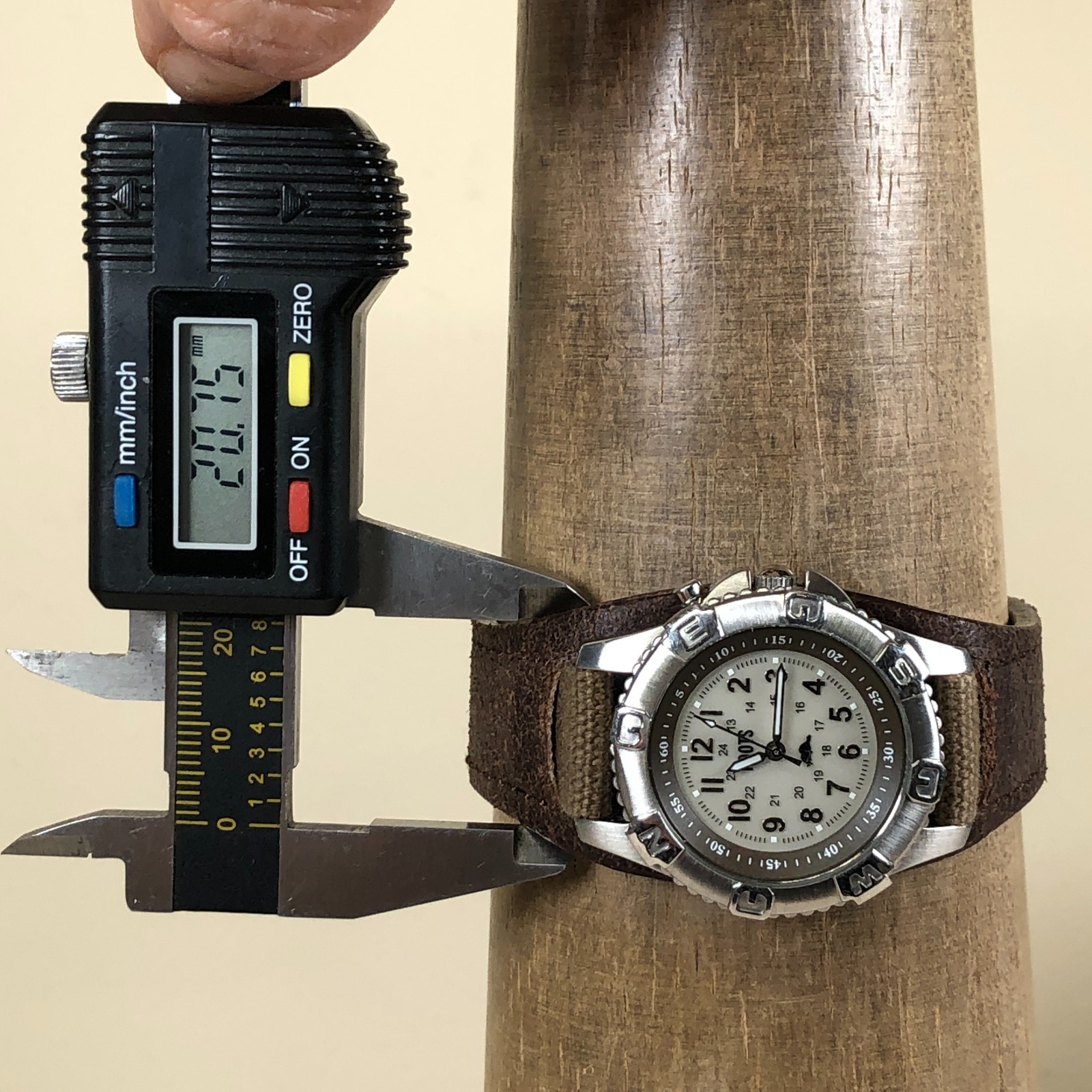 Vintage Roots Womens Field Compass Bezel Leather Bund Quartz 30mm Watch 7 1/4″