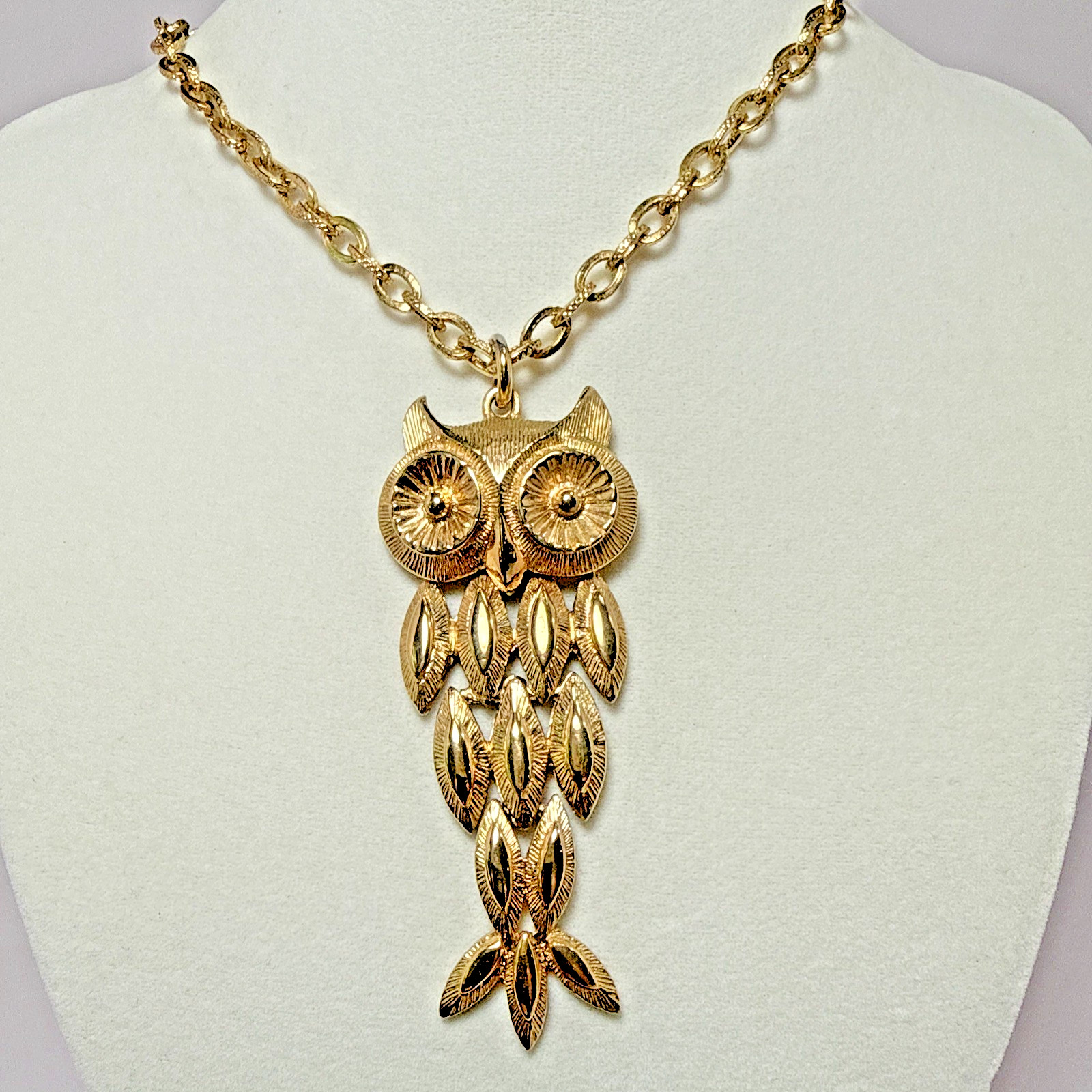 Vintage Avon Wise Guy Owl Articulated Movable Pendant Long Chain Necklace