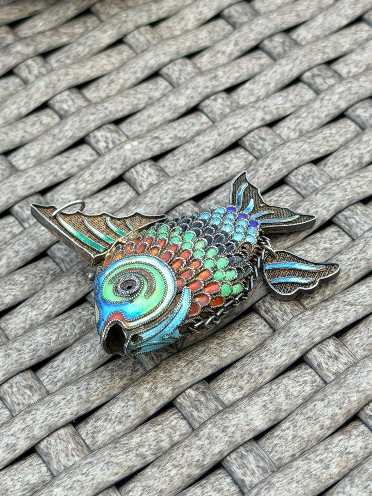 Vintage Chinese Export Silver Filigree Enamel Articulated Fish Brooch Hong Kong