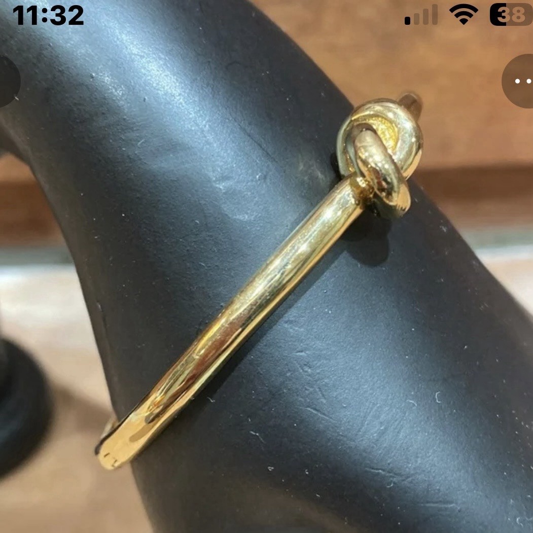 Kate Spade New York Yellow Gold Tone Love Knot Hinged Bangle Bracelet 7″