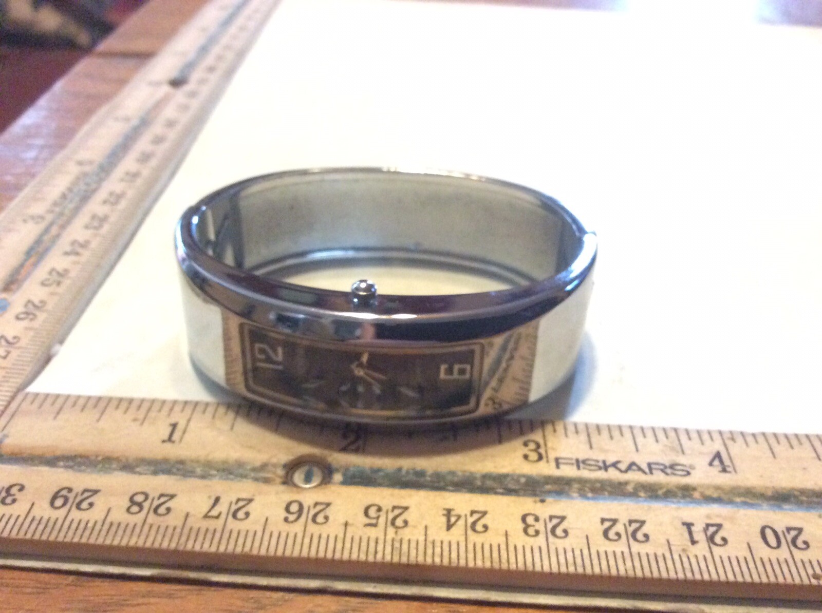 Vintage Curvy Water Resistant Silver Tone SINOBI Quartz Watch Bangle Band Works