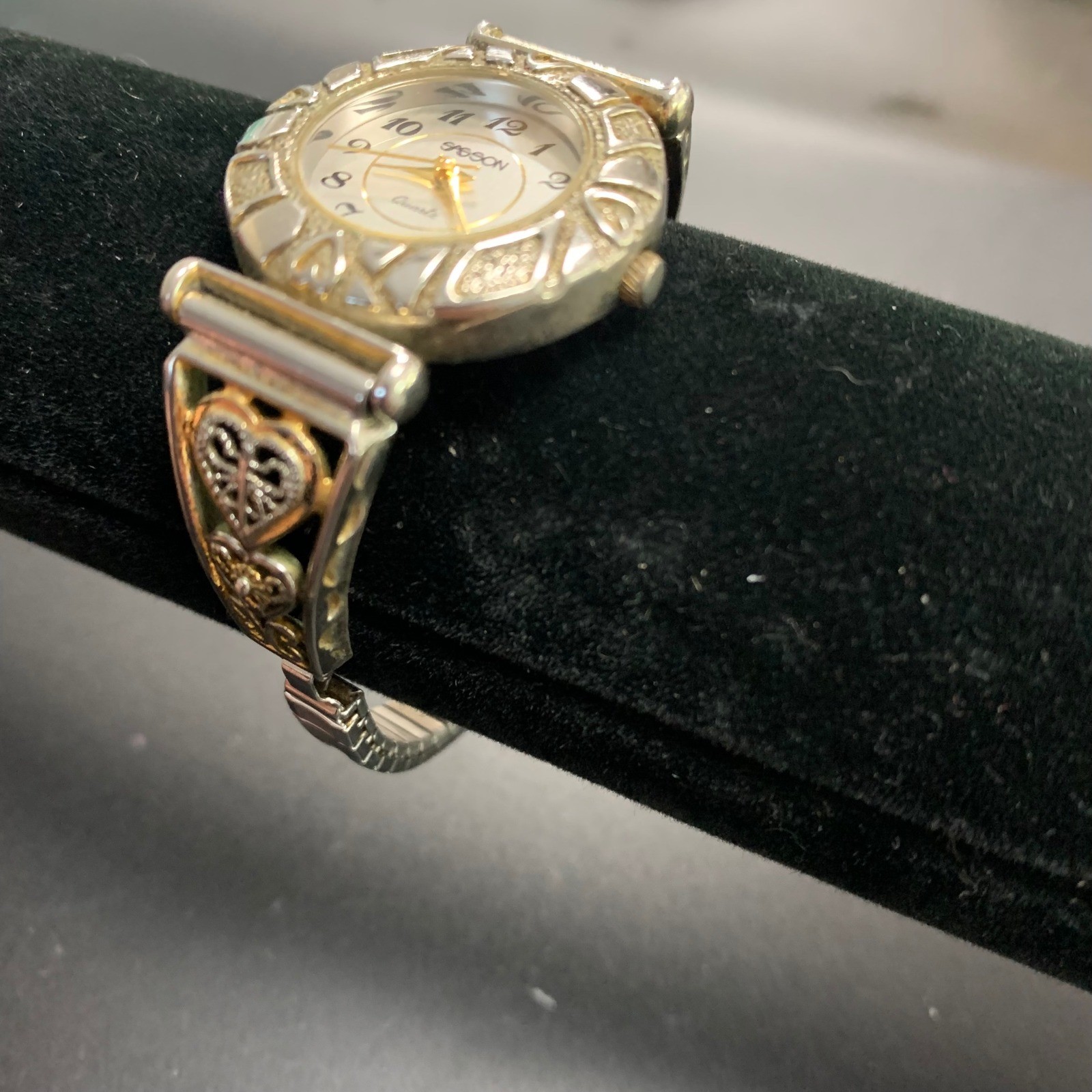 Sasson Womens Vintage Gold Silver Tone Heart Filigree Quartz Watch 9380B V377