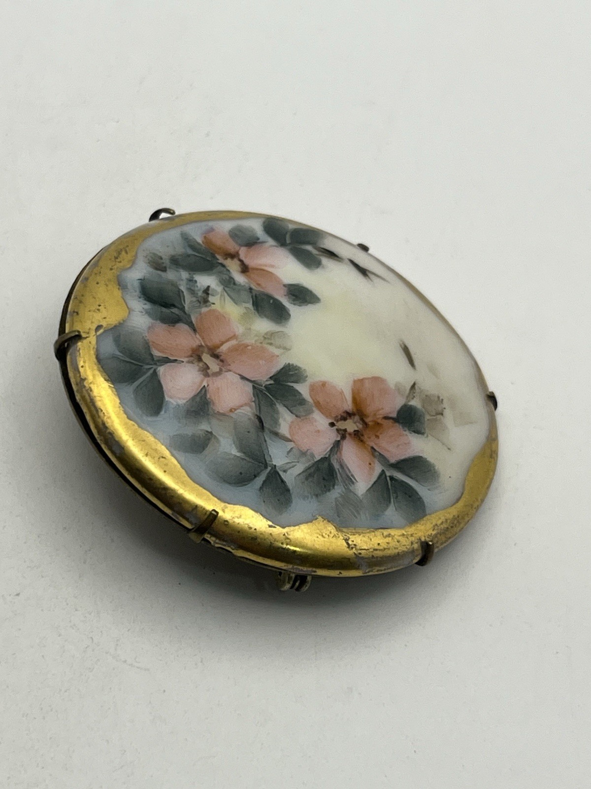 Victorian hand painted flower enamel gold tone round brooch pin ceramic antique