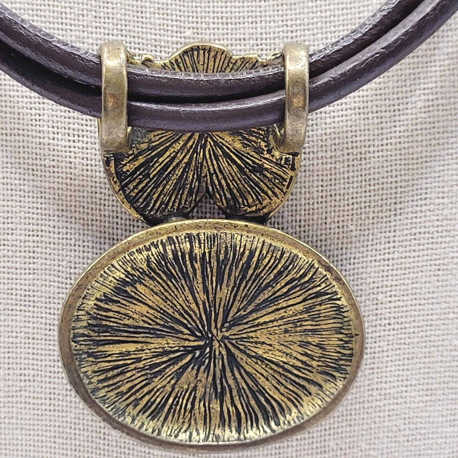 Chico’s Bronze Tone Enamel Medallion w Amber Glass Pendant Necklace Faux Leather