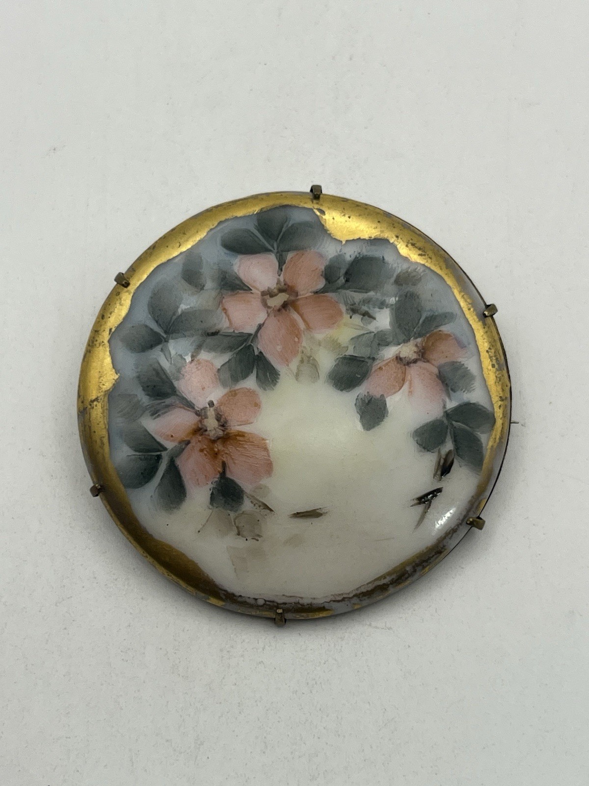 Victorian hand painted flower enamel gold tone round brooch pin ceramic antique